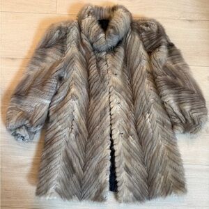 Vintage Grey Mink Fur Coat Chevron Let-Out Design Luxurious & Elegant